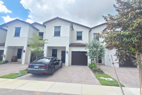 Townhouse in Pembroke Pines, Florida 4 bedrooms, 169.83 sq.m. № 1863981 - photo 1