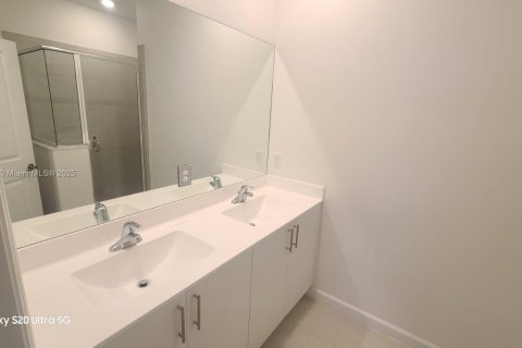 Townhouse in Pembroke Pines, Florida 4 bedrooms, 169.83 sq.m. № 1863981 - photo 15