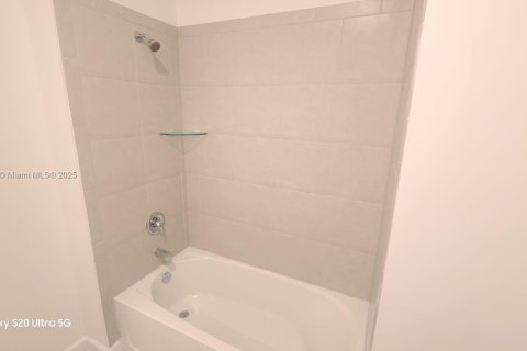 Townhouse in Pembroke Pines, Florida 4 bedrooms, 169.83 sq.m. № 1863981 - photo 18