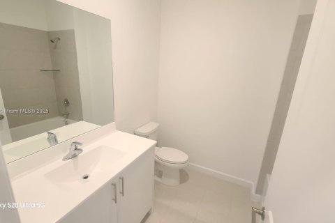 Townhouse in Pembroke Pines, Florida 4 bedrooms, 169.83 sq.m. № 1863981 - photo 19