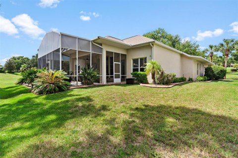 Casa en venta en Lady Lake, Florida, 2 dormitorios, 192.77 m2 № 1906514 - foto 2