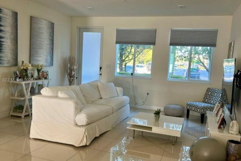 Купить таунхаус в Дорал, Флорида 3 спальни, 122.17м2, № 2007749 - фото 6