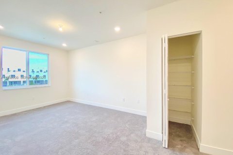 Купить таунхаус в Дорал, Флорида 3 спальни, 122.17м2, № 2007749 - фото 9