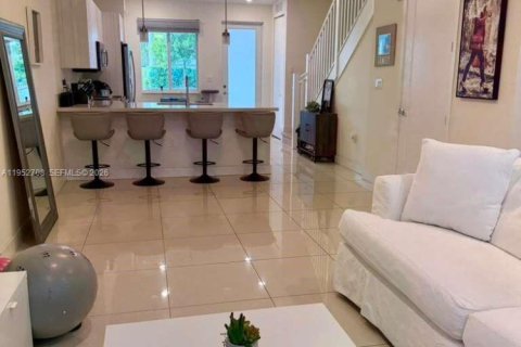 Купить таунхаус в Дорал, Флорида 3 спальни, 122.17м2, № 2007749 - фото 2