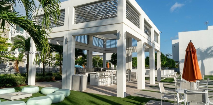 Таунхаус в LANDMARK в Дорал, Флорида 3 спальни, 122.17м2 № 2007749