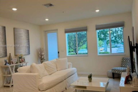 Купить таунхаус в Дорал, Флорида 3 спальни, 122.17м2, № 2007749 - фото 4