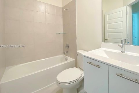 Купить таунхаус в Дорал, Флорида 3 спальни, 122.17м2, № 2007749 - фото 23