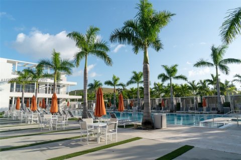 Townhouse in LANDMARK in Doral, Florida 3 bedrooms, 122.17 sq.m. № 2007749 - photo 25