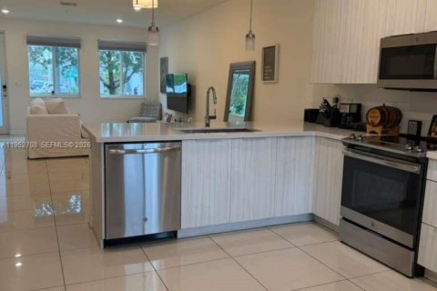 Купить таунхаус в Дорал, Флорида 3 спальни, 122.17м2, № 2007749 - фото 3