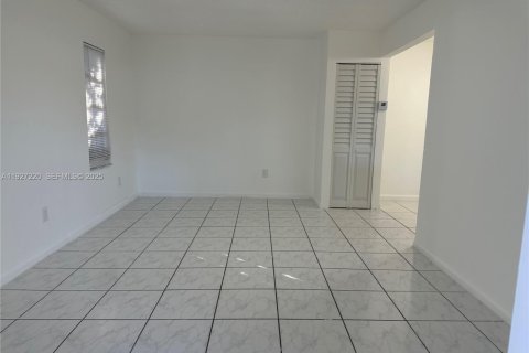Villa ou maison à louer à Miami, Floride: 2 chambres, 167.97 m2 № 1986208 - photo 14