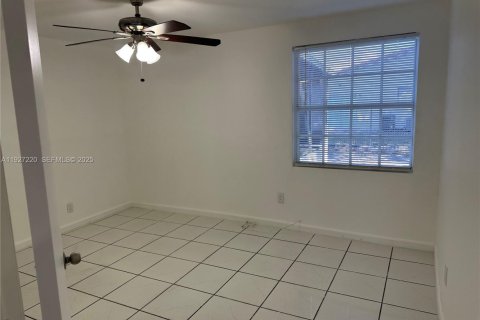 Villa ou maison à louer à Miami, Floride: 2 chambres, 167.97 m2 № 1986208 - photo 4