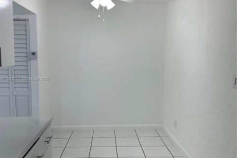 Villa ou maison à louer à Miami, Floride: 2 chambres, 167.97 m2 № 1986208 - photo 12