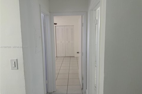 Villa ou maison à louer à Miami, Floride: 2 chambres, 167.97 m2 № 1986208 - photo 3