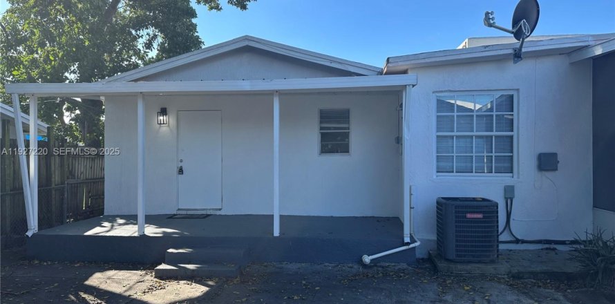 Villa ou maison à Miami, Floride 2 chambres, 167.97 m2 № 1986208