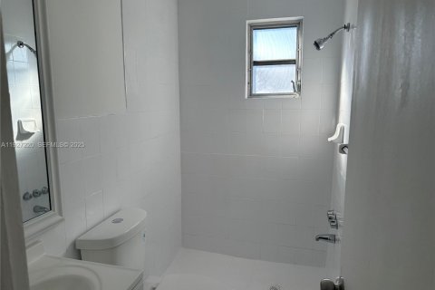 Villa ou maison à louer à Miami, Floride: 2 chambres, 167.97 m2 № 1986208 - photo 10