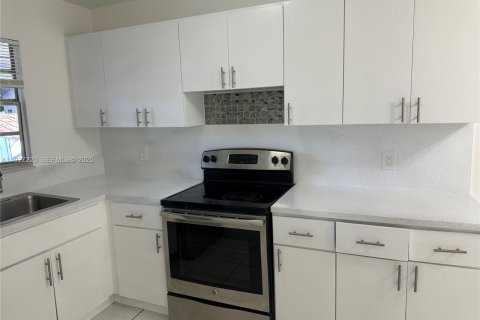 Villa ou maison à louer à Miami, Floride: 2 chambres, 167.97 m2 № 1986208 - photo 7