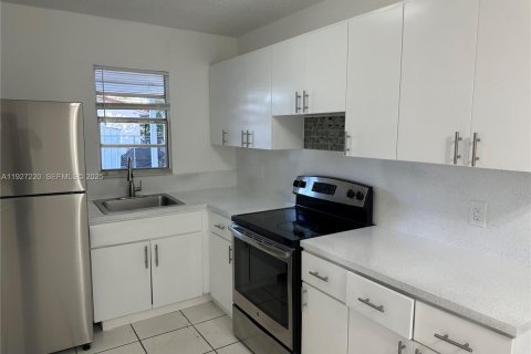 Villa ou maison à louer à Miami, Floride: 2 chambres, 167.97 m2 № 1986208 - photo 6