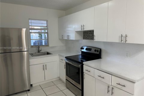 Villa ou maison à louer à Miami, Floride: 2 chambres, 167.97 m2 № 1986208 - photo 8