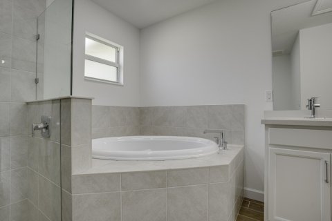 Villa ou maison à vendre à Fort Pierce, Floride: 4 chambres, 167.04 m2 № 1100405 - photo 1