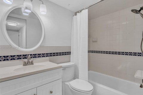 Condo in Fort Lauderdale, Florida, 3 bedrooms  № 2401568 - photo 27