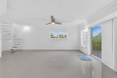 Condo in Fort Lauderdale, Florida, 3 bedrooms  № 2401568 - photo 7