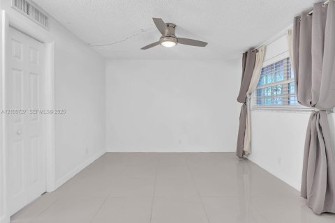 Condo in Fort Lauderdale, Florida, 3 bedrooms  № 2401568 - photo 18