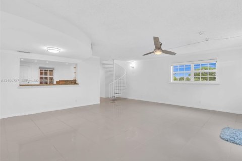 Condo in Fort Lauderdale, Florida, 3 bedrooms  № 2401568 - photo 8
