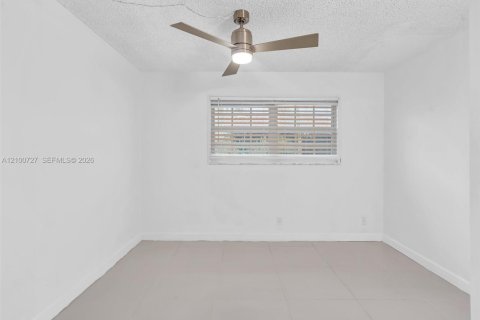 Condo in Fort Lauderdale, Florida, 3 bedrooms  № 2401568 - photo 25