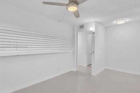 Condo in Fort Lauderdale, Florida, 3 bedrooms  № 2401568 - photo 22