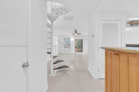 Condo in Fort Lauderdale, Florida, 3 bedrooms  № 2401568 - photo 4