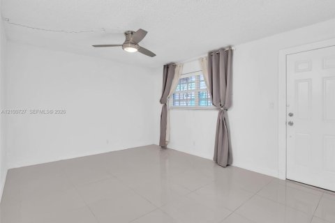 Condo in Fort Lauderdale, Florida, 3 bedrooms  № 2401568 - photo 19