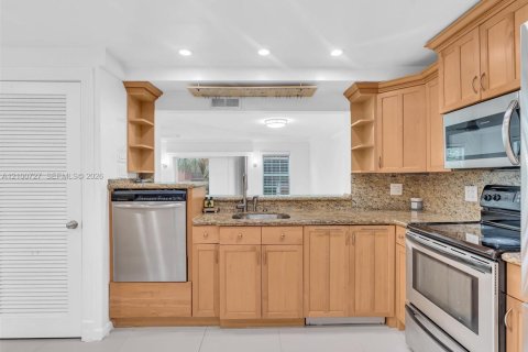 Condo in Fort Lauderdale, Florida, 3 bedrooms  № 2401568 - photo 12