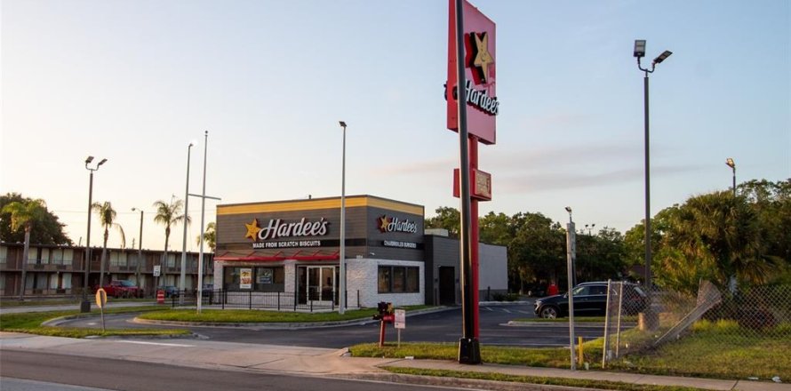 Commercial property in Kissimmee, Florida 243.13 sq.m. № 1801623