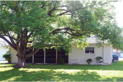 House in Port Charlotte, Florida 2 bedrooms, 115.94 sq.m. № 1759657 - photo 29