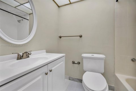 Condo in Plantation, Florida, 3 bedrooms  № 1421422 - photo 17