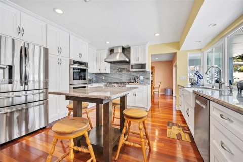 House in Hollywood, Florida 4 bedrooms, 214.05 sq.m. № 1740059 - photo 6