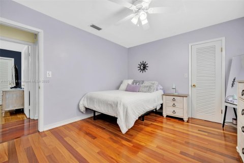 House in Hollywood, Florida 4 bedrooms, 214.05 sq.m. № 1740059 - photo 19