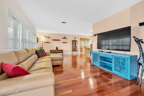 House in Hollywood, Florida 4 bedrooms, 214.05 sq.m. № 1740059 - photo 10
