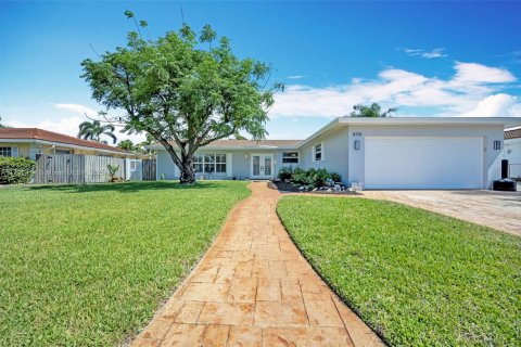 House in Hollywood, Florida 4 bedrooms, 214.05 sq.m. № 1740059 - photo 1