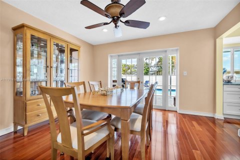 House in Hollywood, Florida 4 bedrooms, 214.05 sq.m. № 1740059 - photo 12