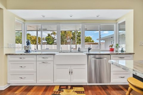 House in Hollywood, Florida 4 bedrooms, 214.05 sq.m. № 1740059 - photo 5