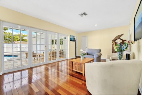 House in Hollywood, Florida 4 bedrooms, 214.05 sq.m. № 1740059 - photo 9
