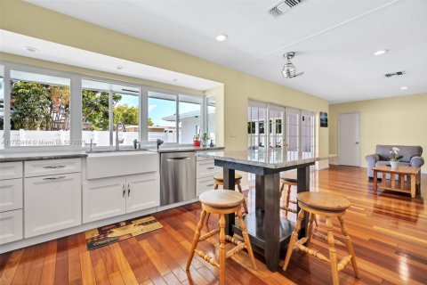 House in Hollywood, Florida 4 bedrooms, 214.05 sq.m. № 1740059 - photo 7
