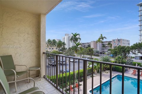 Copropriété à vendre à Pompano Beach, Floride: 2 chambres, 102.01 m2 № 2429863 - photo 9