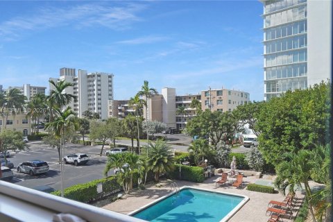 Copropriété à vendre à Pompano Beach, Floride: 2 chambres, 102.01 m2 № 2429863 - photo 25