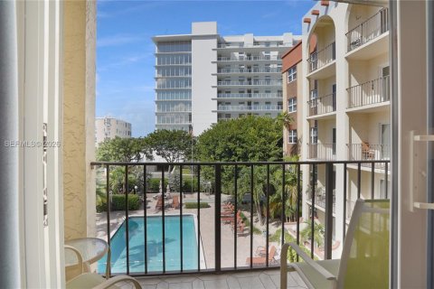 Copropriété à vendre à Pompano Beach, Floride: 2 chambres, 102.01 m2 № 2429863 - photo 8