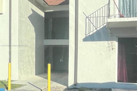 Condominio en venta en Hialeah, Florida, 2 dormitorios, 84.54 m2 № 1971856 - foto 4
