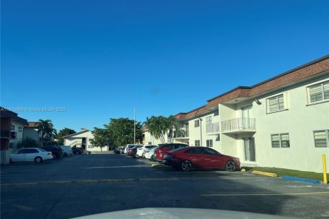 Condominio en venta en Hialeah, Florida, 2 dormitorios, 84.54 m2 № 1971856 - foto 5