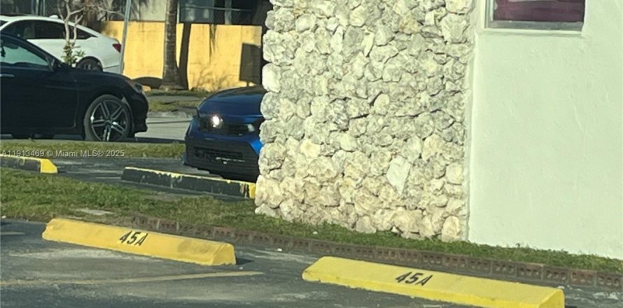 Condominio en Hialeah, Florida, 2 dormitorios  № 1971856