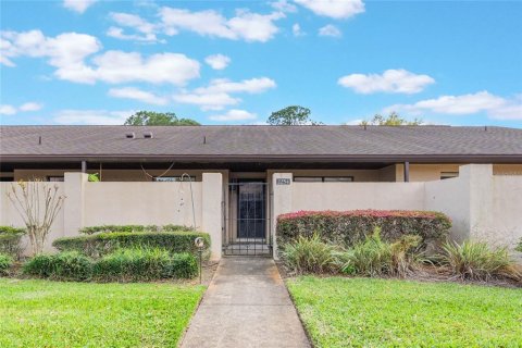 House in Winter Haven, Florida 2 bedrooms, 132.85 sq.m. № 1529193 - photo 1